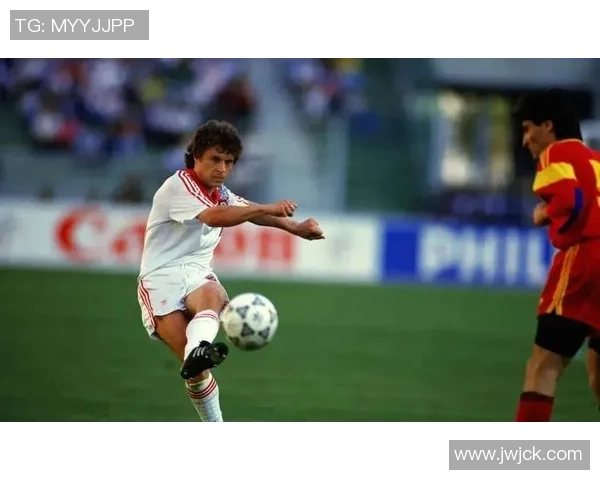 80年代足球传奇风采再现 球场英雄集结照见证辉煌岁月 80年代足球传奇风采再现 球场英雄集结照见证辉煌岁月