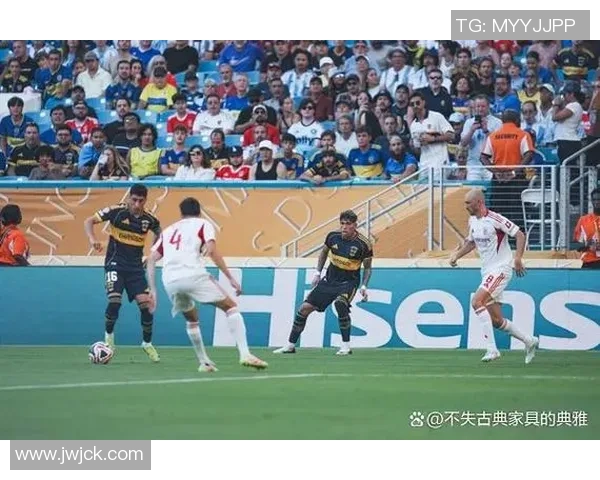 光头巨星闪耀绿茵场足球秃头球员的荣耀与传奇