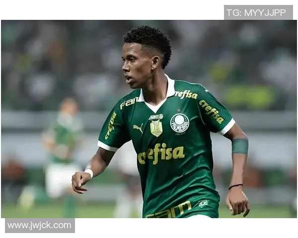 历史足球右边锋十大球星排名及其辉煌成就回顾