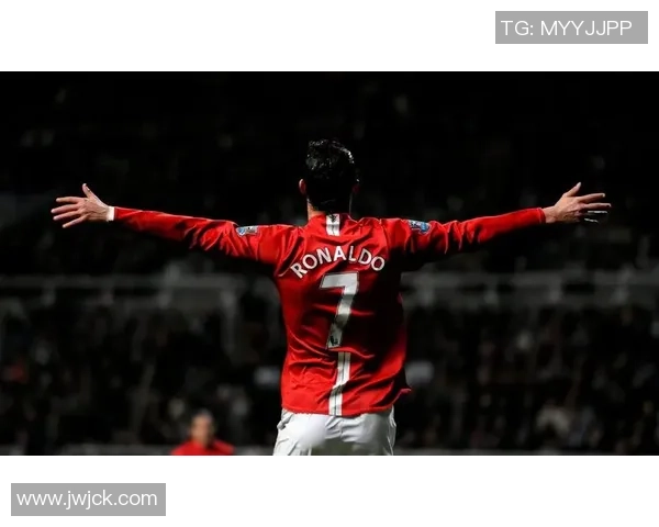 球星足球背影展示速度与力量的完美结合，传递梦想与拼搏的精神