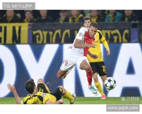 足球巨星风采：梅西C罗哈兰德贝尔姆巴佩等顶级球员的精彩瞬间与传奇故事